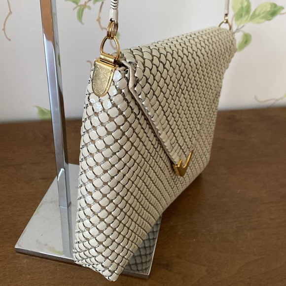 Vintage Metal Mesh Handbag with Chain Handle. Made in Hong Kong. - Picture 10 of 11